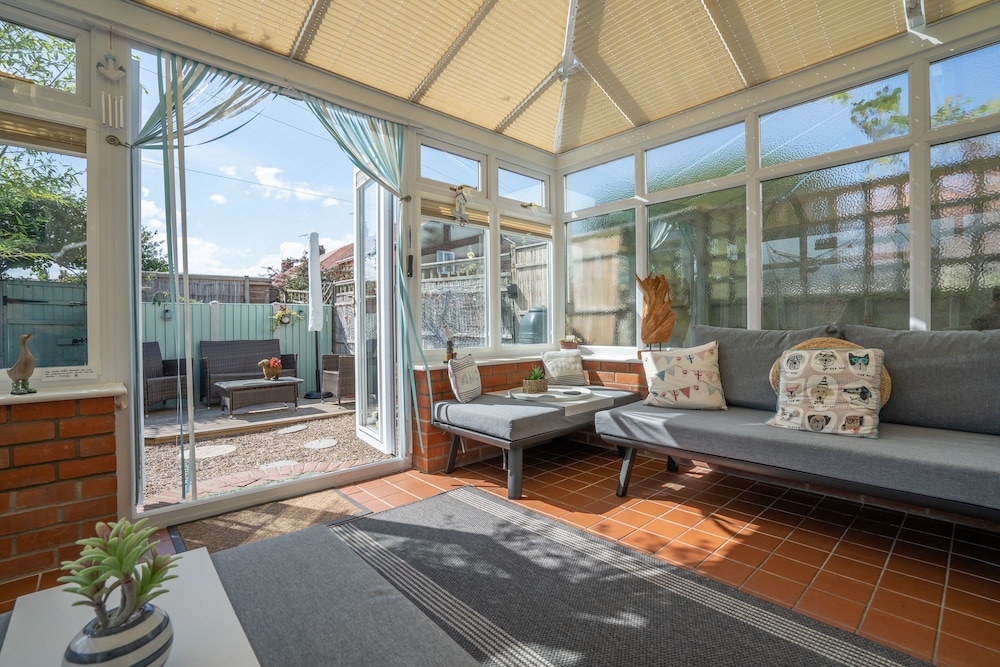 Dog friendly Norfolk seaside cottage in a very well loved Norfolk