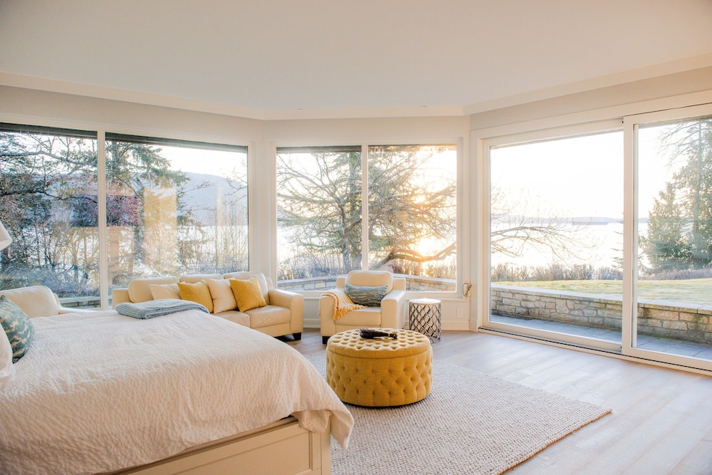 Oceanside Villa l Beach Access l HotTub I Sleep 16 Cobble Hill Vrbo