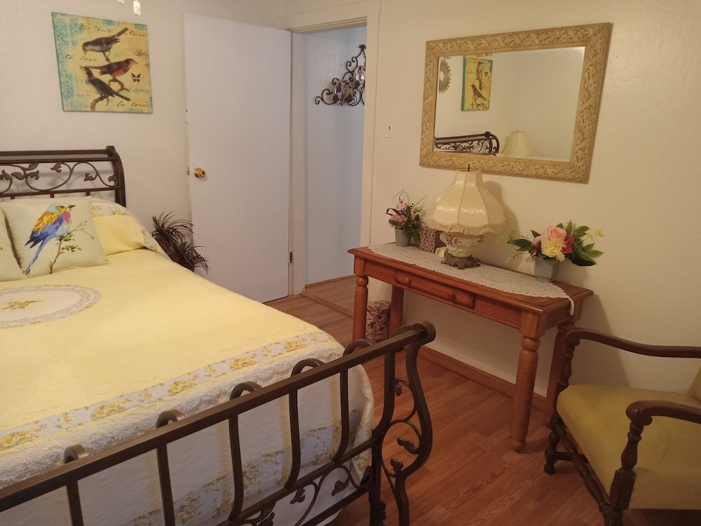 Cottage located IN Crawford Co. , just min. from Patoka Lake! Near