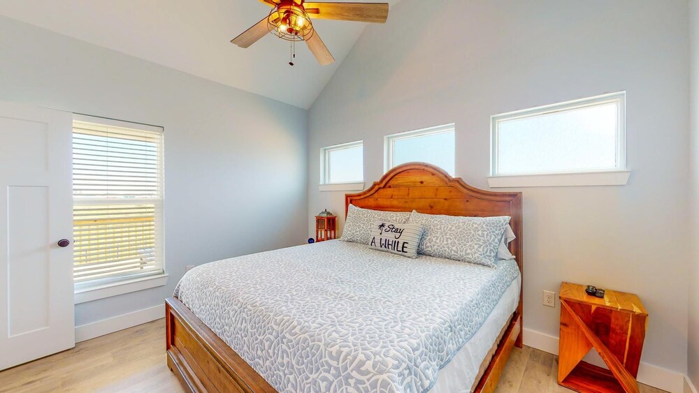 Shore Buzzin - Gorgeous 3 Br Gulf View Home with Private Pool, Sleeps ...