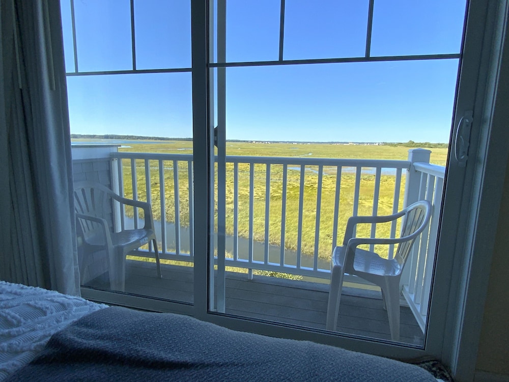Seabrook Studio I Walk to the beach! Seabrook Vrbo