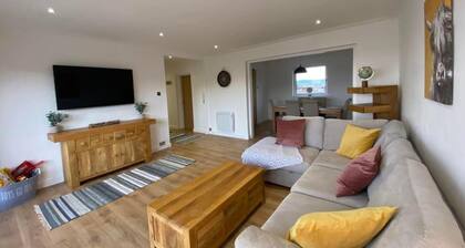 Stunning 3-bed Apartment in Largs