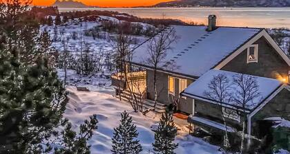 Nice Home in Hol i Tjeldsund With Wifi and 4 Bedrooms