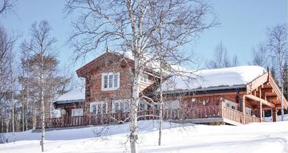 Beautiful Home in Øverbygd With 3 Bedrooms and Wifi
