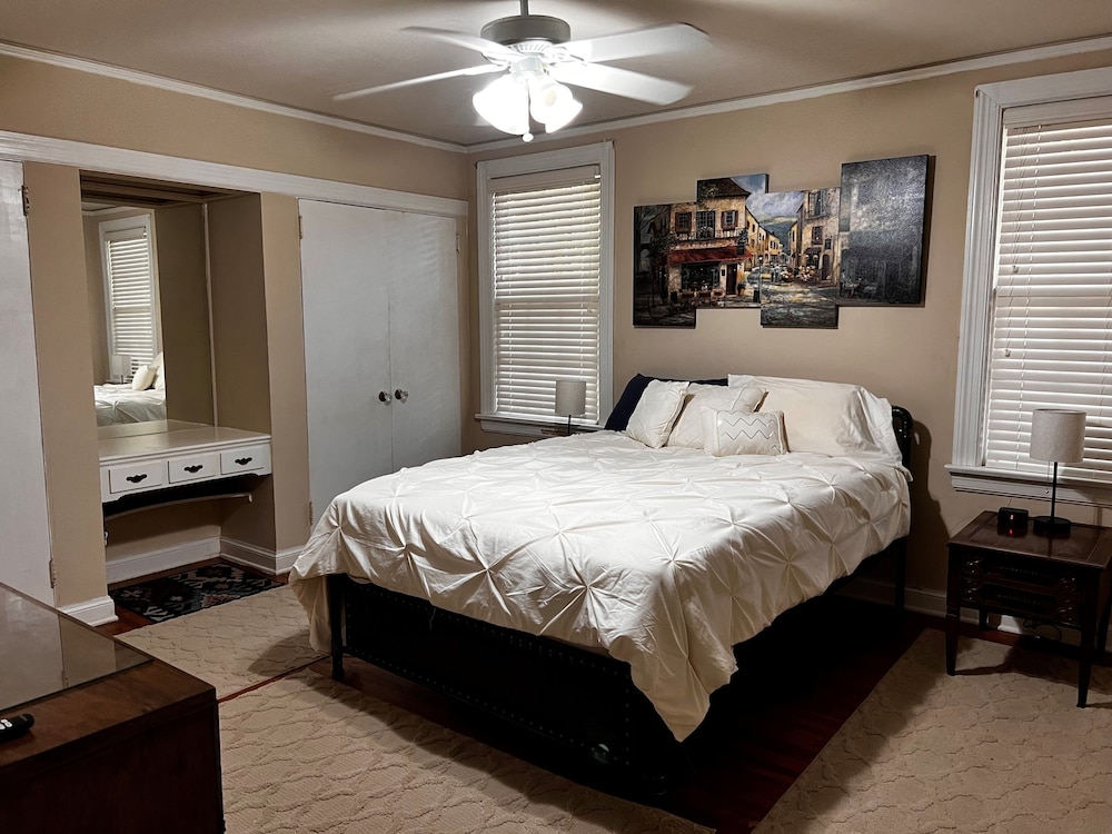 Historic 3bedroom Cloverdale Home next to Playhouse Montgomery Vrbo