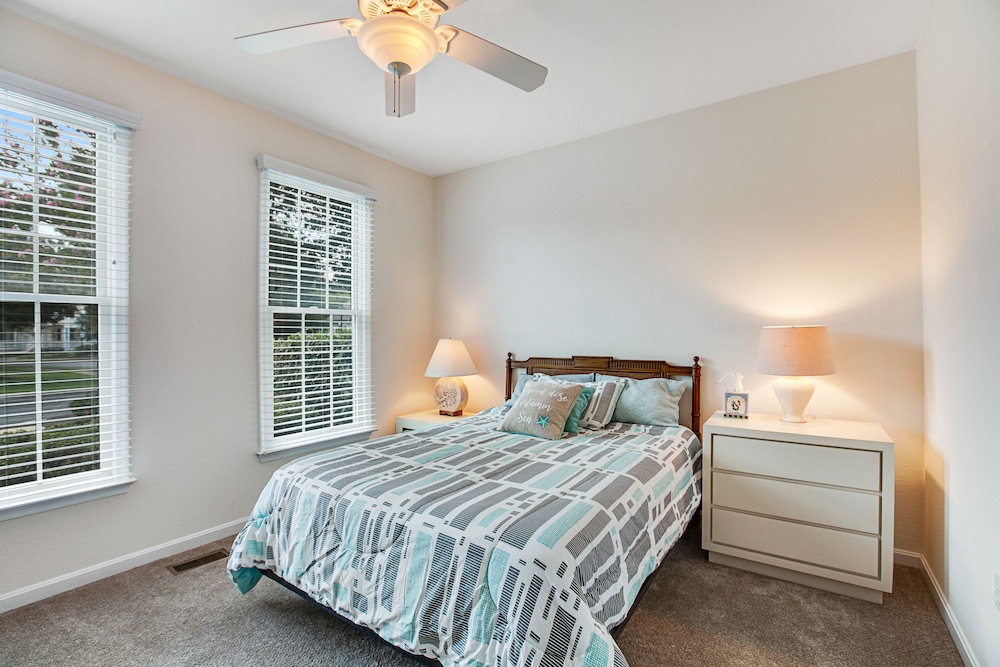 Bear Trap Dunes 1st floor condo w/ central AC, private W/D, and gas fireplace Ocean View