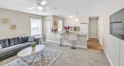 Luxury Crosswalk Uptown District 2 Bedroom Apts by Redawning
