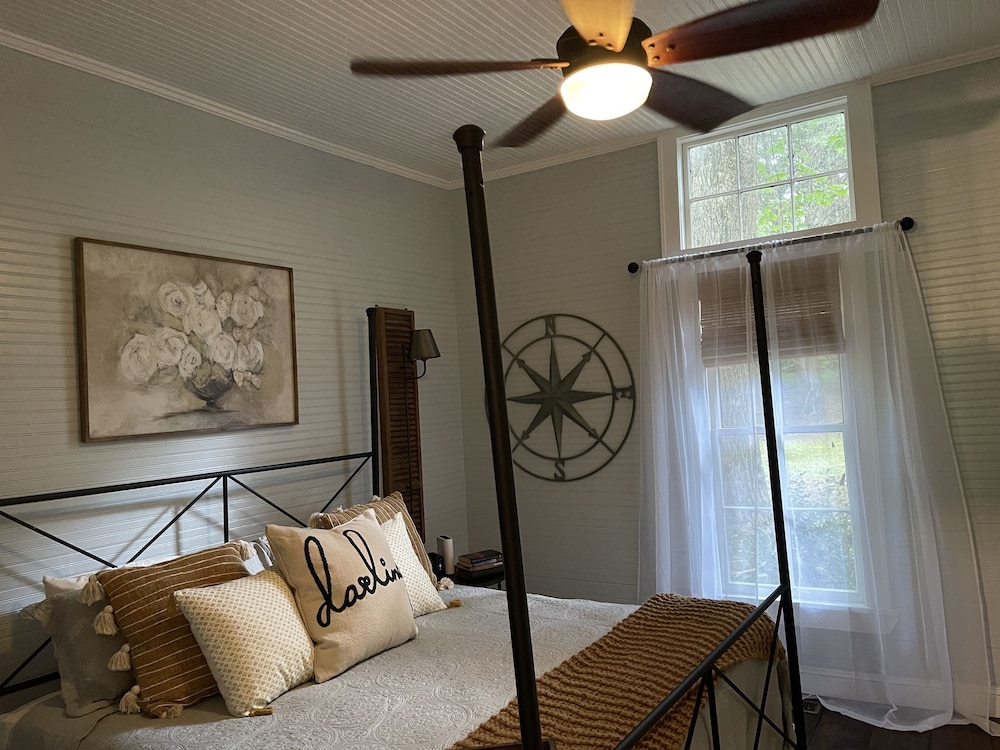 Laurel Springs A 1927 Farmhouse renovated with modern day comforts