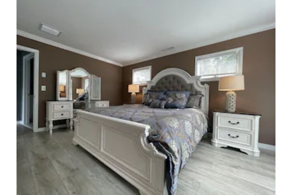 New 2BR 2B Direct Waterfront Candlewood Lake Home Views