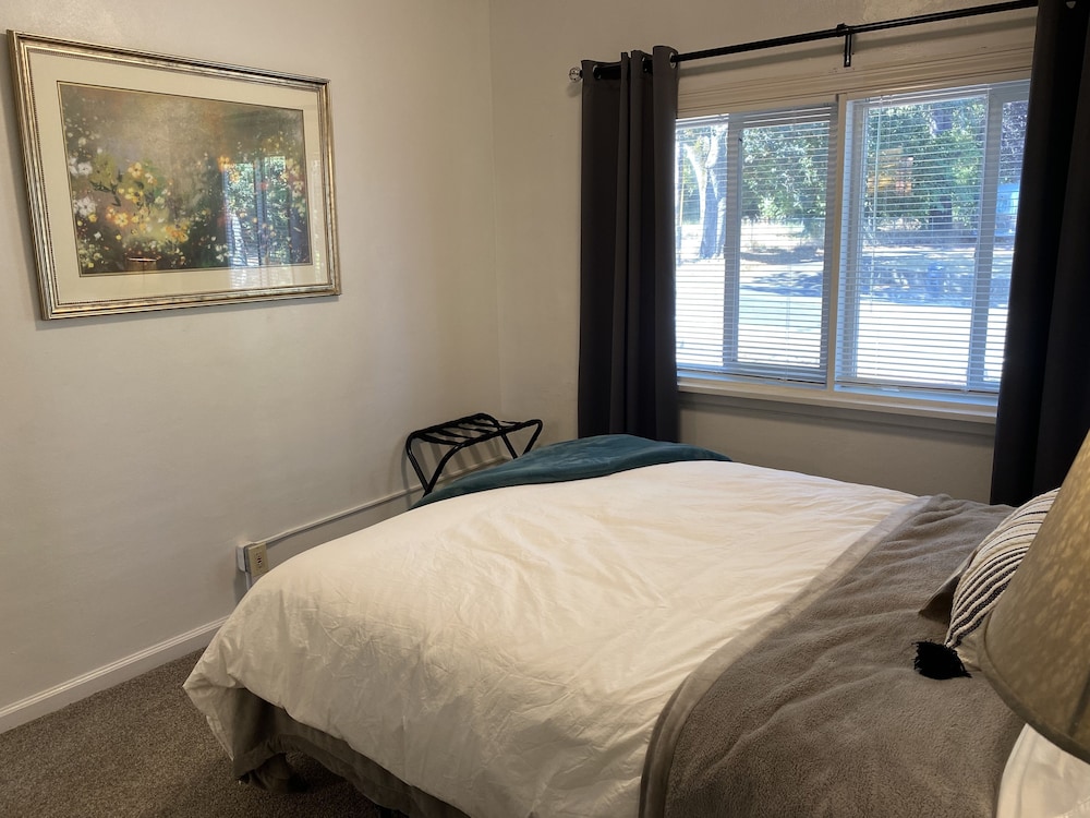 Unit D Manor House Month to Month Salem Vrbo