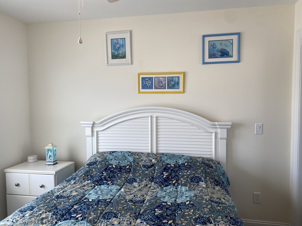 Mermaid Place is only 5 min walk to the beach. Seaside Heights Vrbo