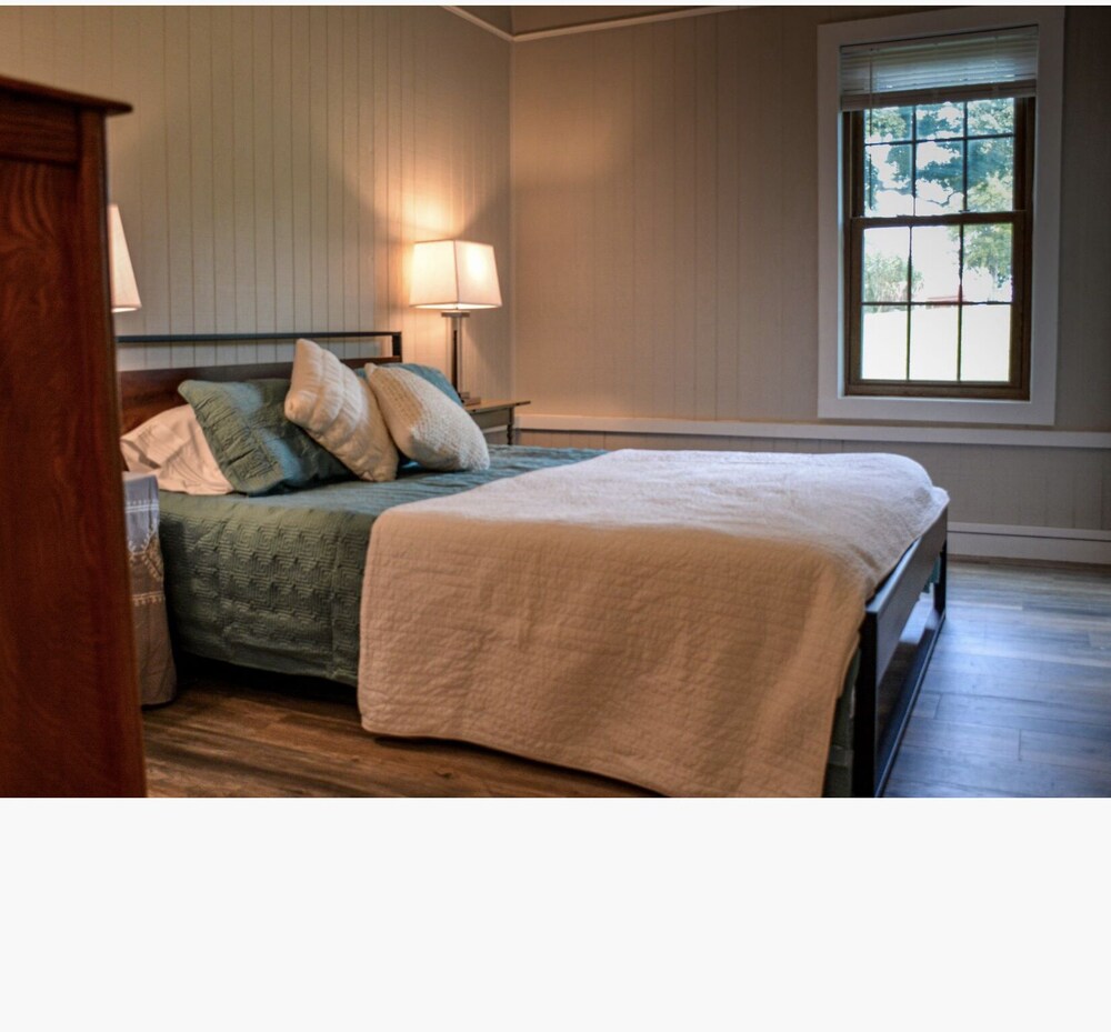 Cheerful Cozy Retreat 3 BR Newly Renovated Eagleville Vrbo