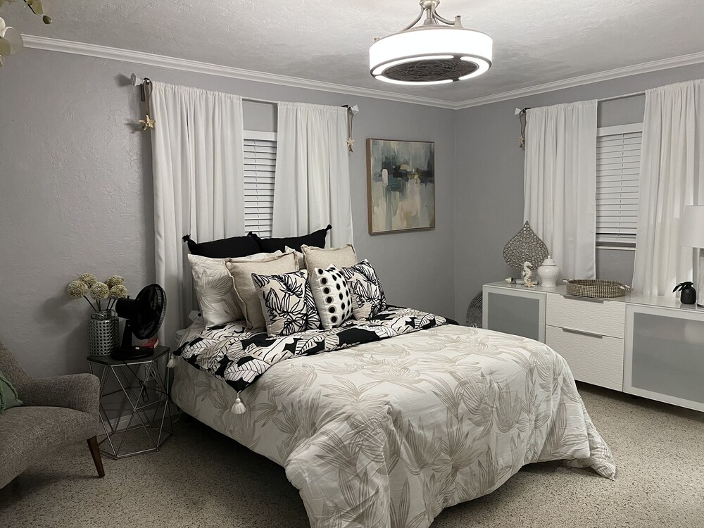 Modern waterfront home. St. Petersburg Vrbo