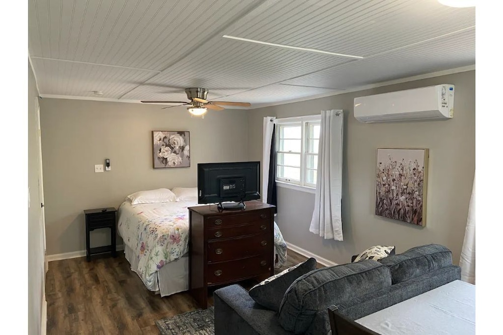 Newly renovated Mill house . Entire house LaGrange Vrbo