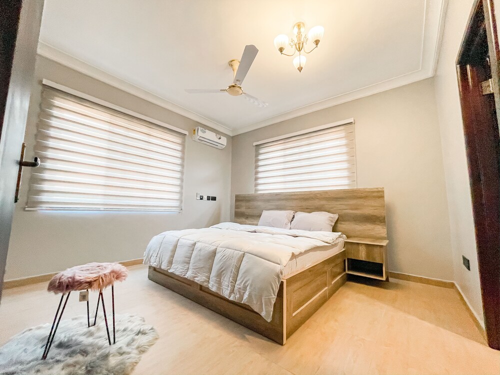 Cozy Serviced 2BR Apartment near KFC Spintex, Modern Interior Accra