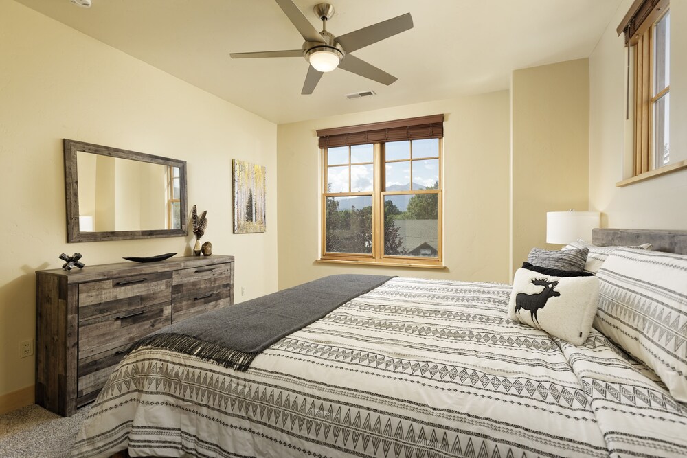 Excellent Location Downtown Carbondale on Main St.! Carbondale Vrbo