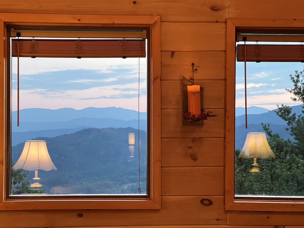 Breathtaking Views, Stargazing from Hottub! Marion Vrbo