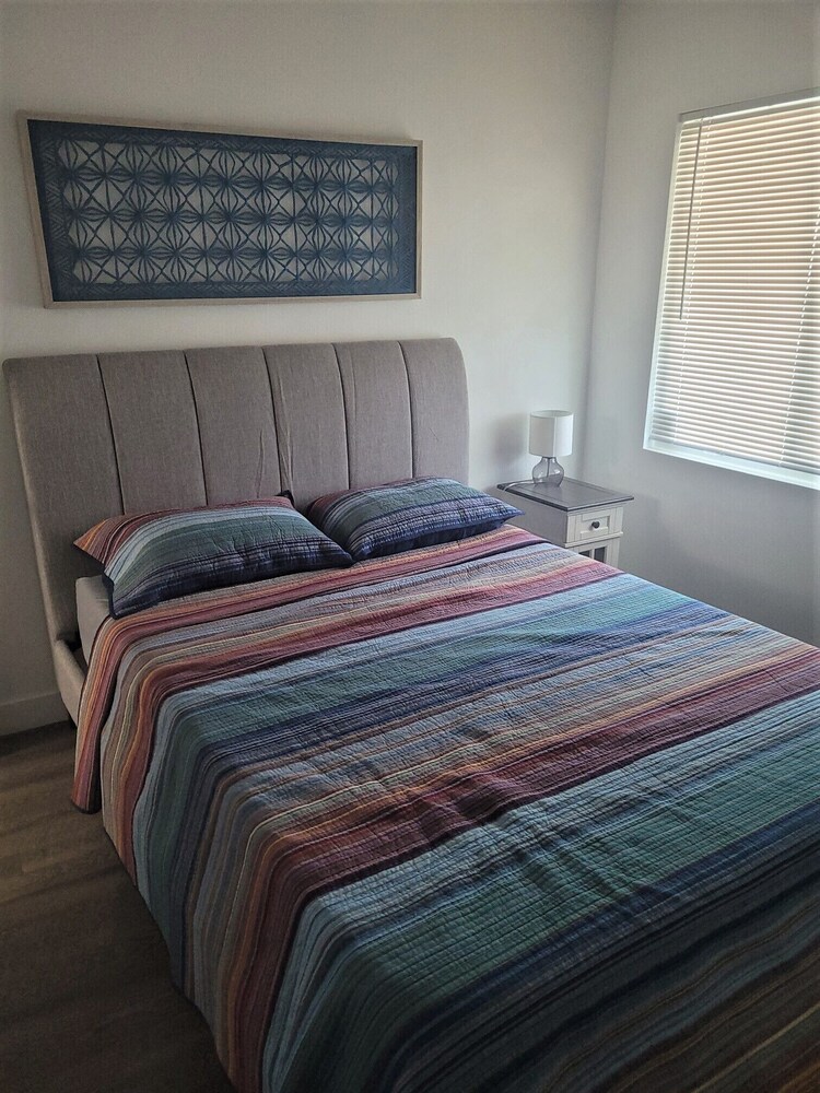 HOME! Comfy and Cozy home located in North Long Beach Long