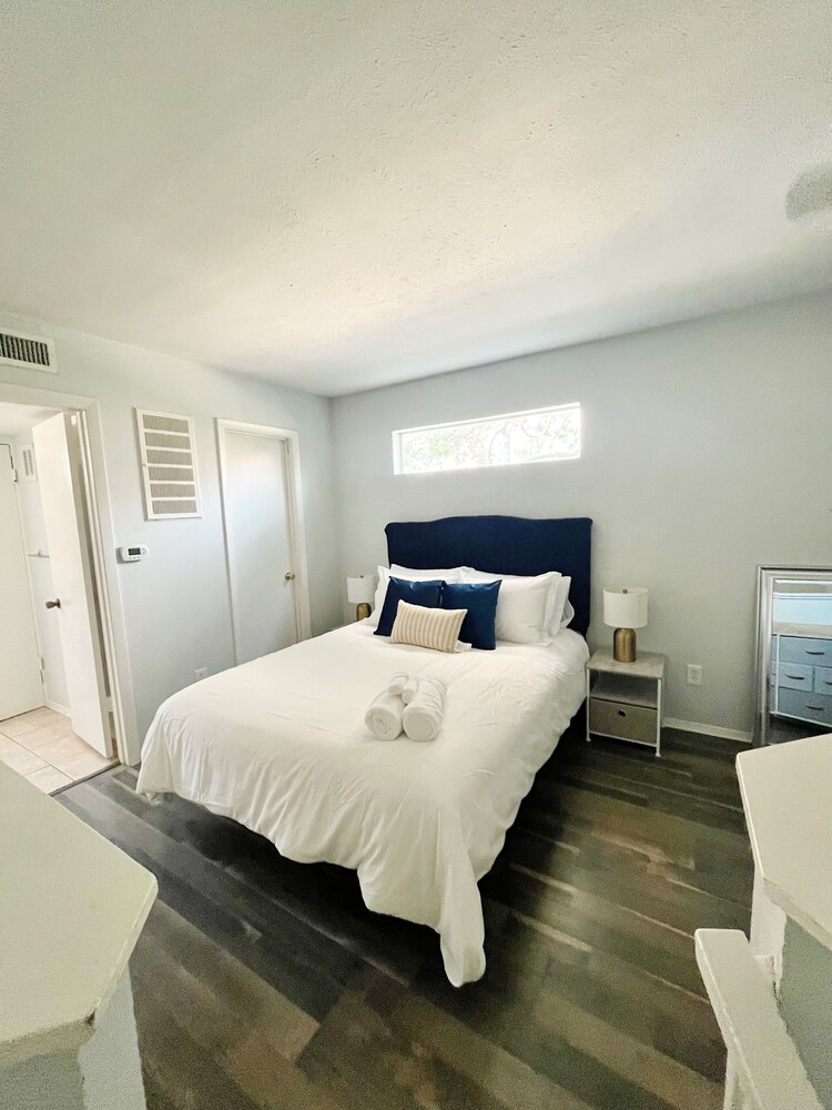 Pet friendly loft in Uptown Dallas w/patio & grill Dallas Vrbo