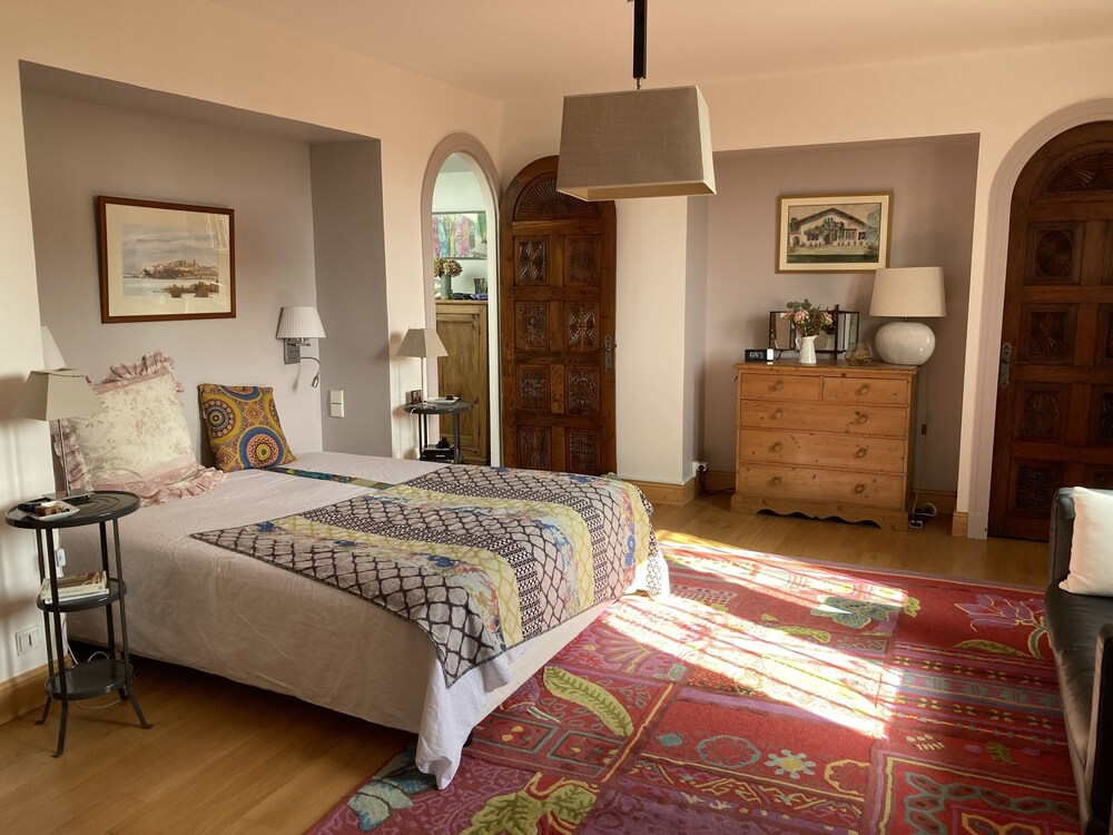 Exceptional locationCharmingAll within walking distanceIdeal for