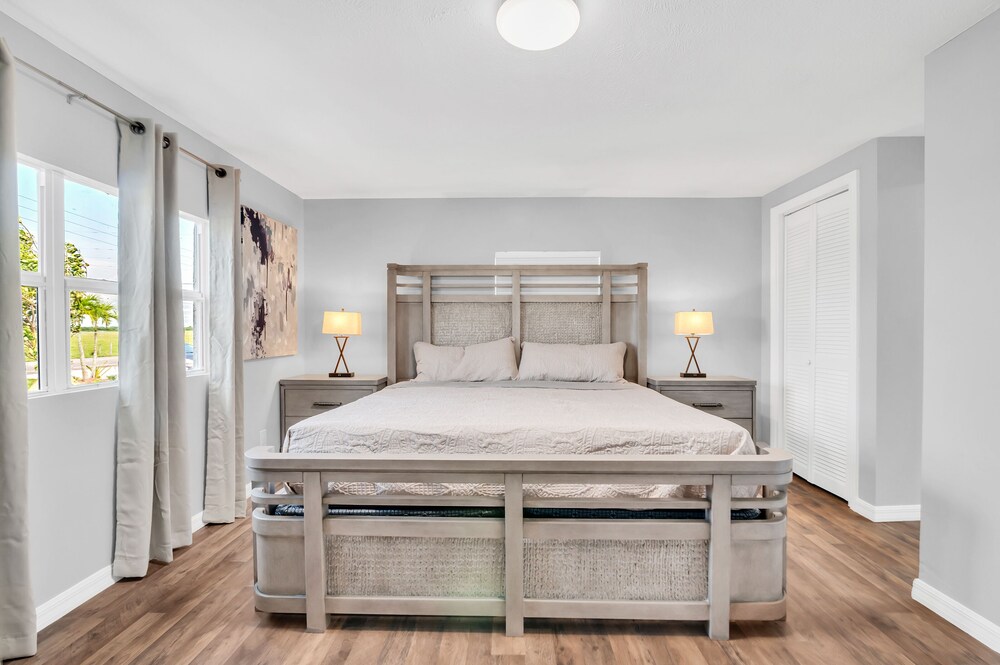 Beautifully renovated dockside retreat Taylor Creek Vrbo