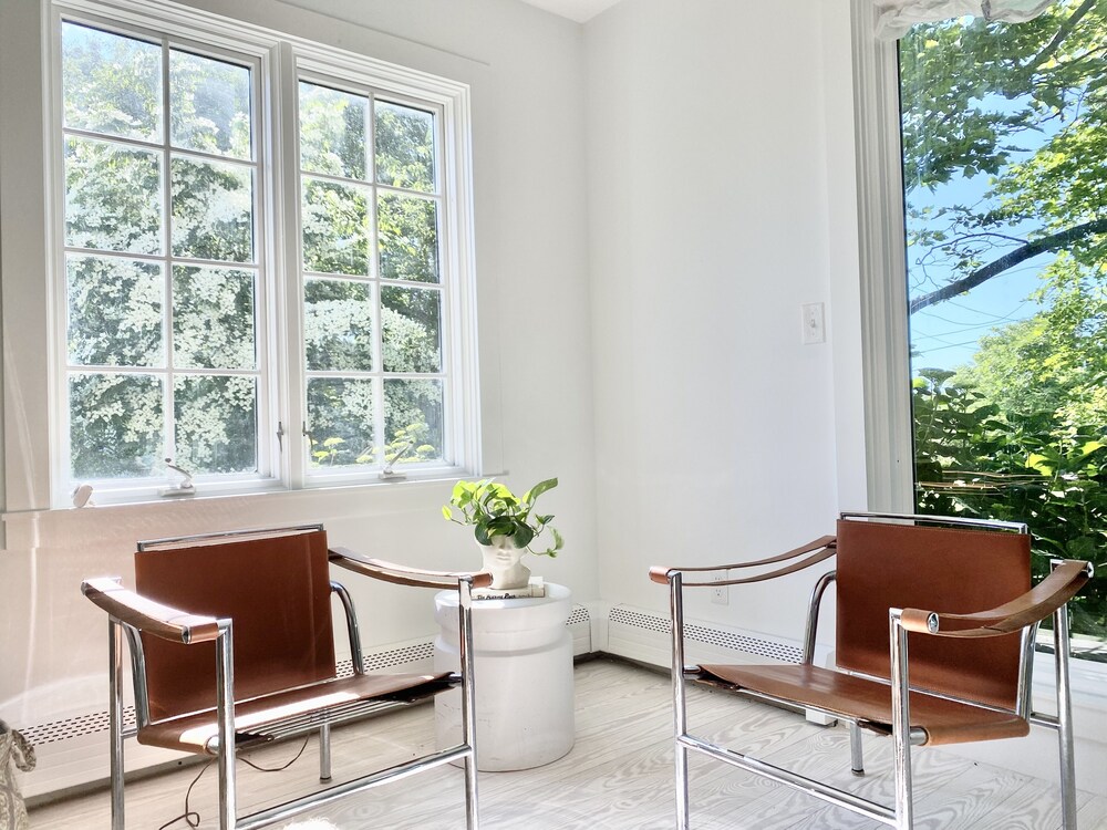 Coastal enclave getaway Stylish Little Compton 6 bedroom with spa