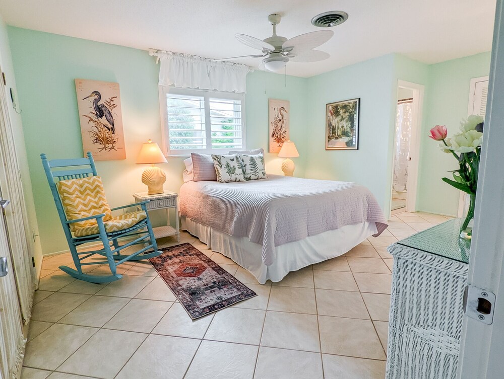 Discover Venice's Treasures Stay Close to Beaches Golfing and Historic