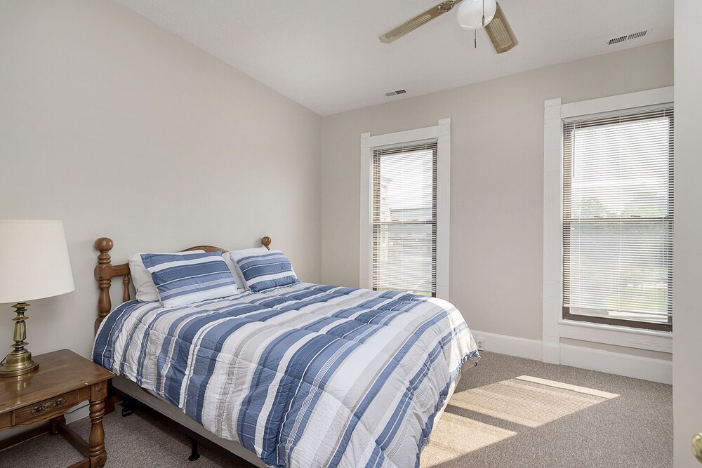 Lovely 2 bedroom Town Home Close To It All! Indianapolis Vrbo