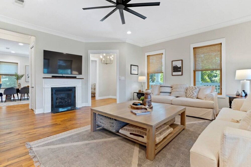 MS Elizabeth Southern Charm, Modern Elegance Jackson County Vrbo