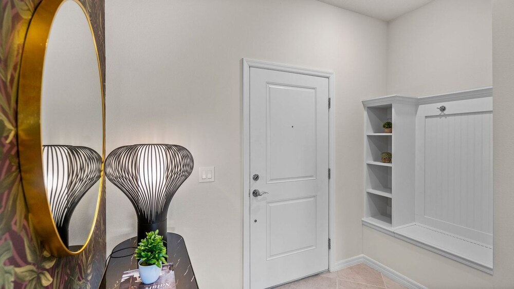 LOVELY NEW TOWNHOME with HARRY POTTER Room Davenport Vrbo