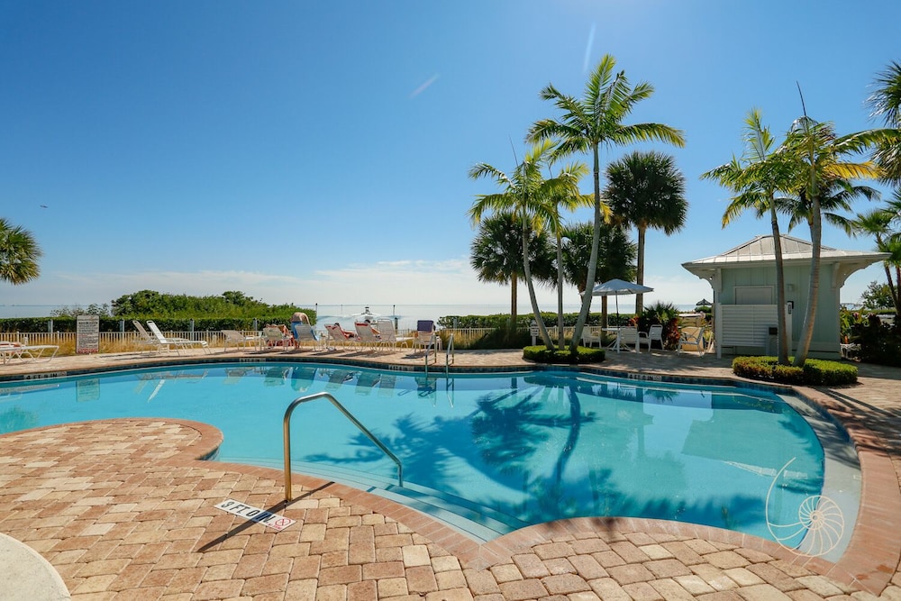 Oceanfront, 31' Boat Slip INCLUDED, Spacious home/Gourmet Kitchen, Pool