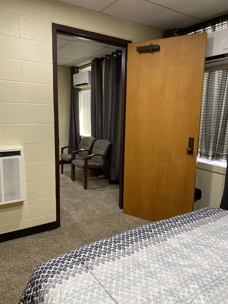 Quant Apartment 10 Min from Turkey Run and Shades (Pet Friendly