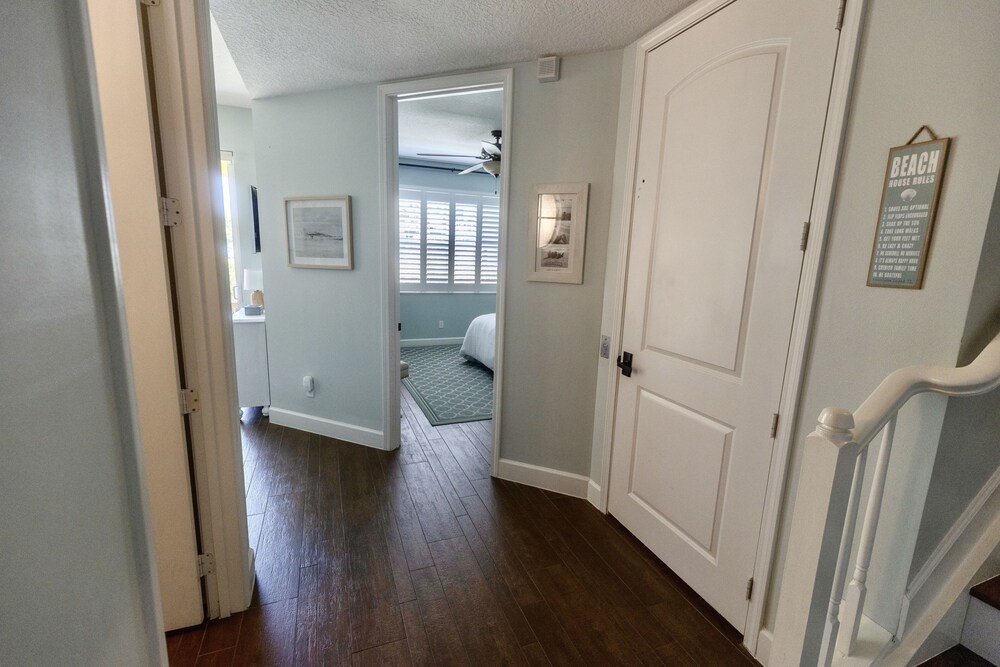 Beautiful Oceanside Updated Townhome on Hutchinson Island Hutchinson