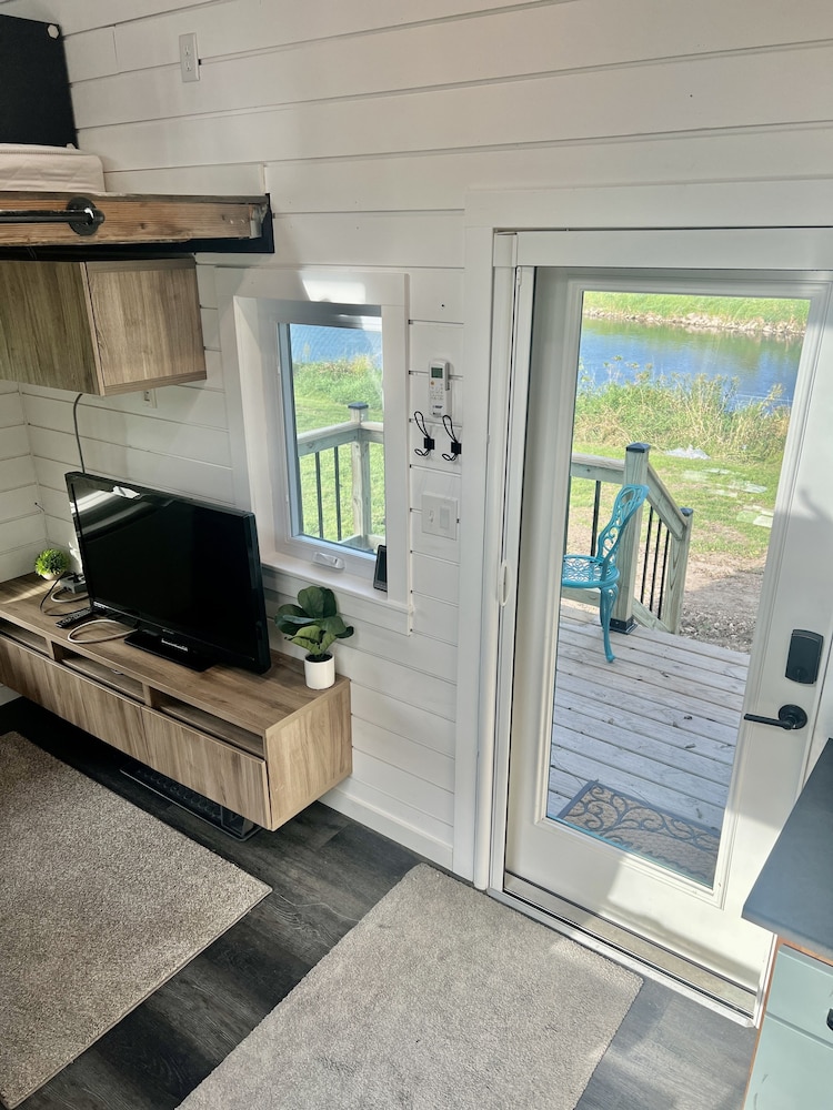 Tiny House on Upper Iowa River w/ hot tub Dorchester Vrbo