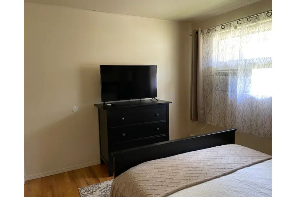 Charming City Home with Professional WFH Setup & AC Bellevue Vrbo