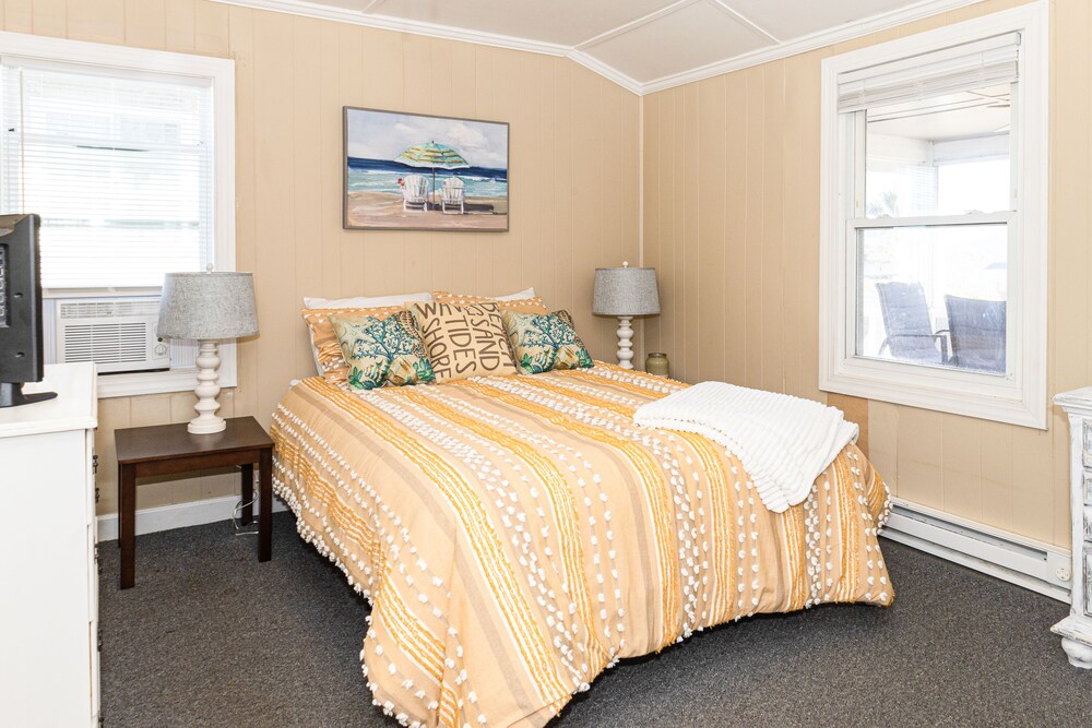 Walkup apartment with bay & ocean views, walk to beach dogfriendly North Topsail Beach Vrbo