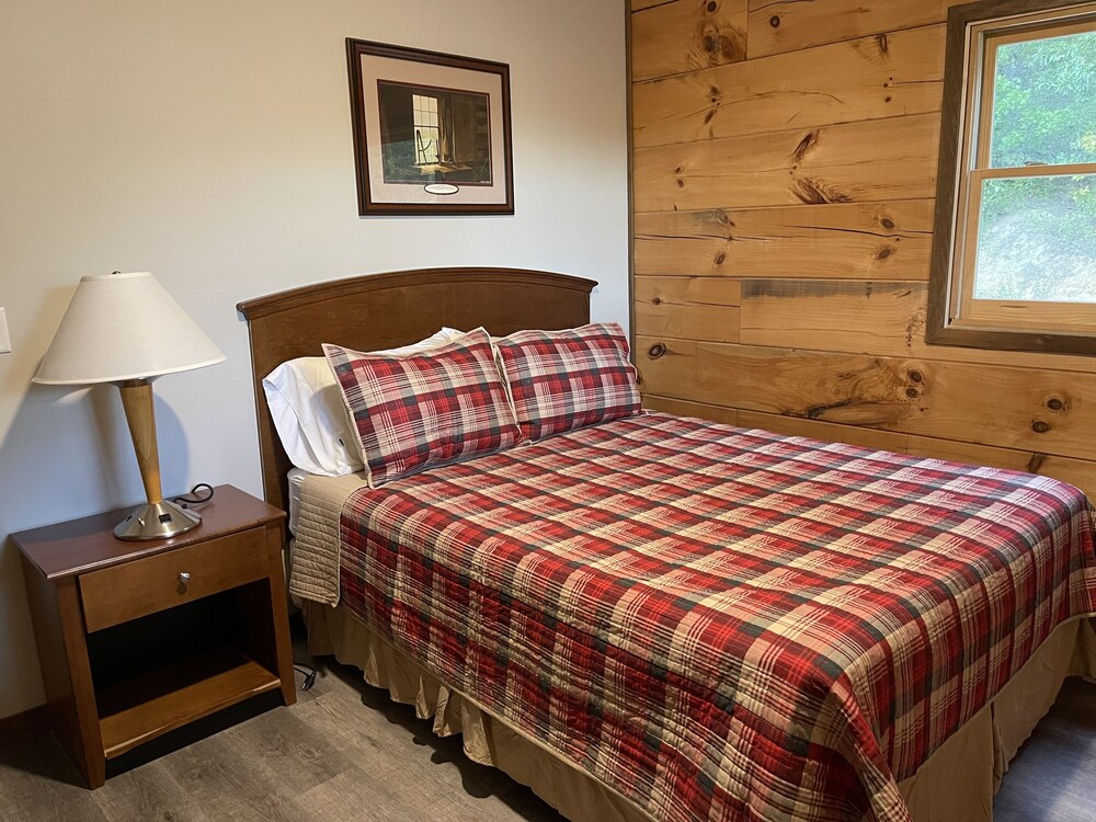 Newly Built Lodge Nestled in a Setting Iowa Vrbo