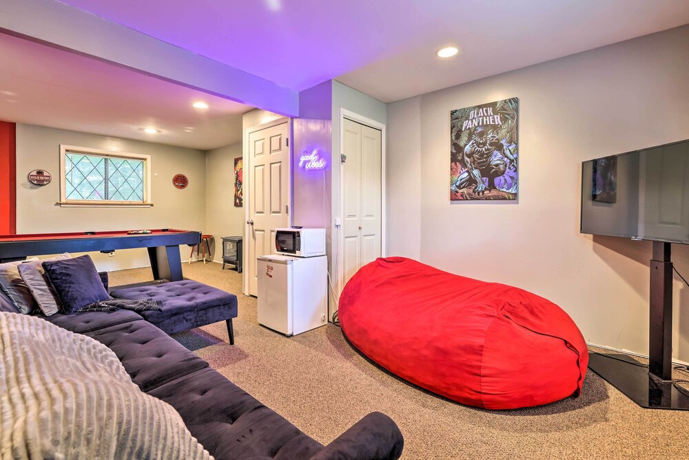 Pocono Summit Getaway w/ Game Room Walk to Lake! Pocono Summit Vrbo