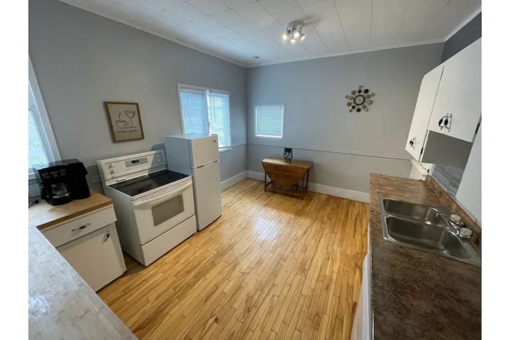 Charming heritage house 2bedroom home in the heart of downtown