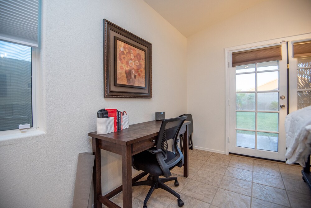 Beautiful Newly Furnished 3 Bed/2 Bath Home between Yuma & Foothills