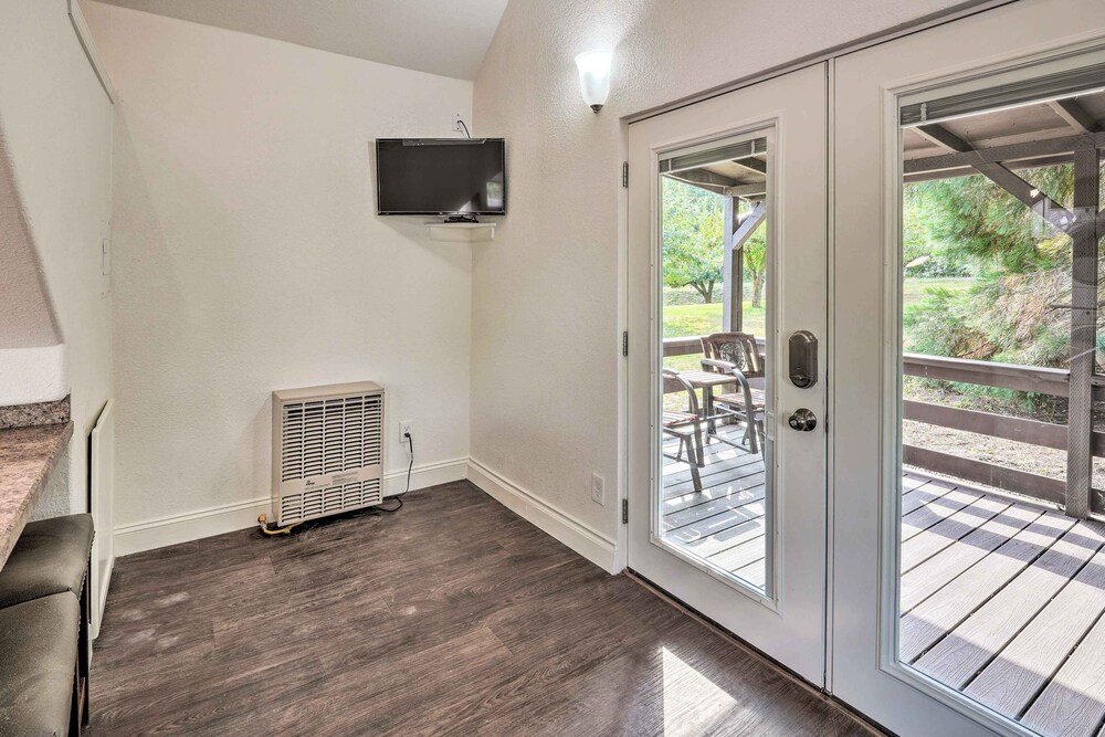 Cozy Ferndale Studio on 20Acre Working Farm! County Vrbo