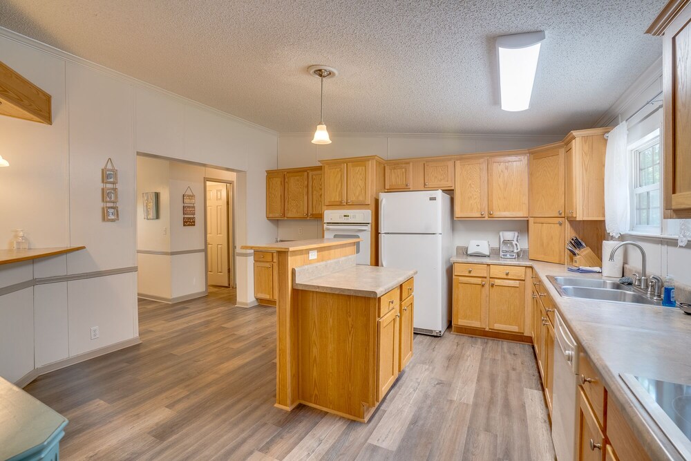 Cabin J at Safe Harbor Brady Mountain on Lake Ouachita! Royal Vrbo