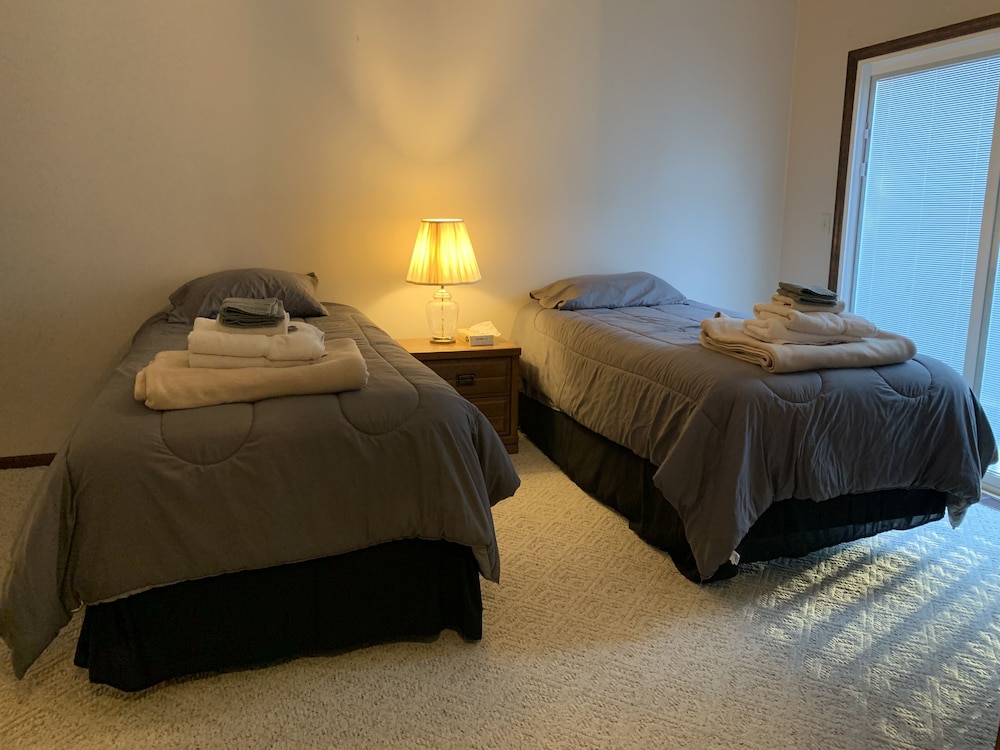 Apple Valley Lake, Pools and Beaches! Guest passes available for small