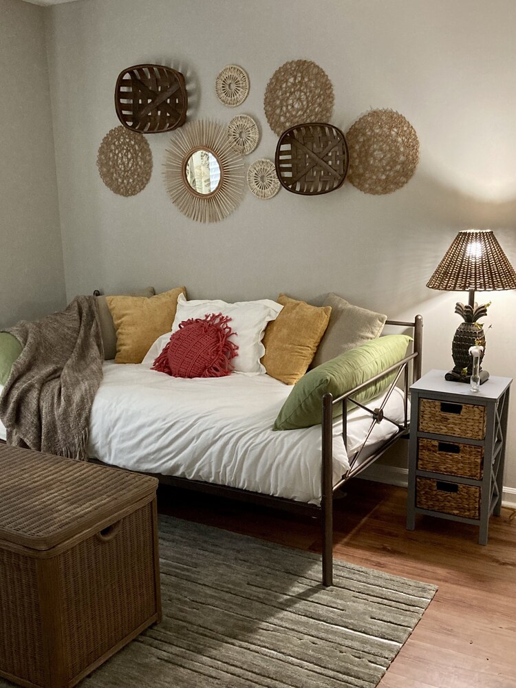 Stylish Townhome near Rest's, Shopping Montgomery Vrbo