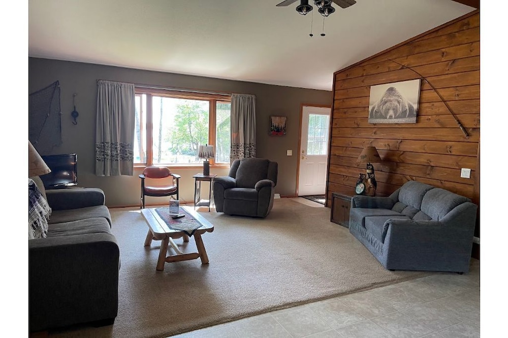 Waterfront 2 bedroom Cabin on Resort grounds Deals & Reviews (Presque