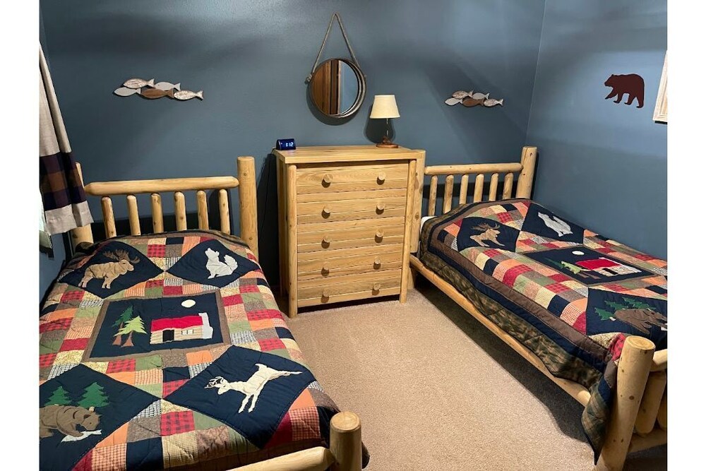 Waterfront 2 bedroom Cabin on Resort grounds Deals & Reviews (Presque