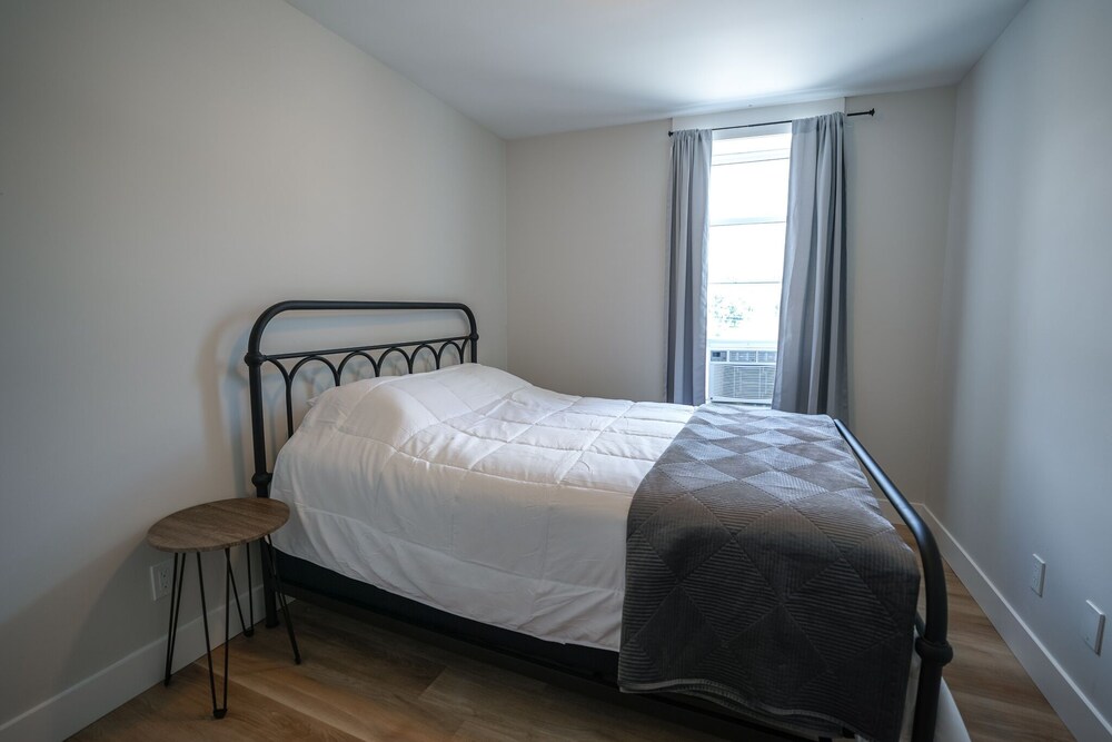 2 Bedroom Apartment In Exeter Bo's BNBs Unit 3 Exeter Vrbo