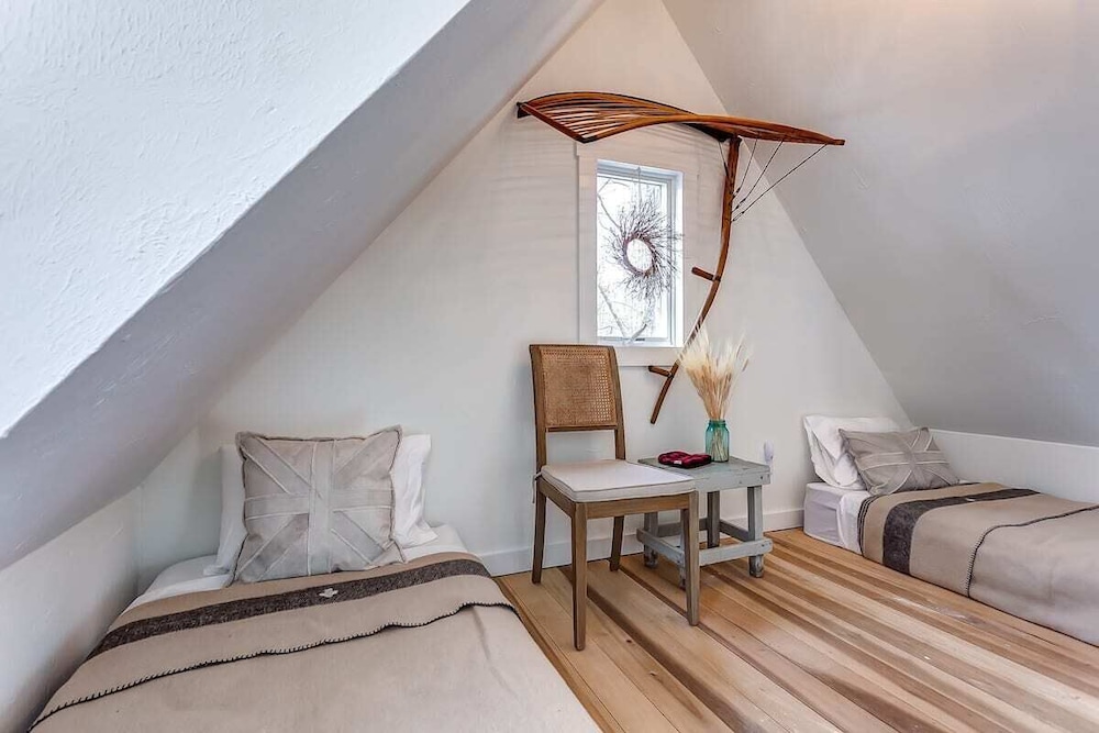 Storybook Cottage on 8 private acres in Leipers Fork TN Williamson