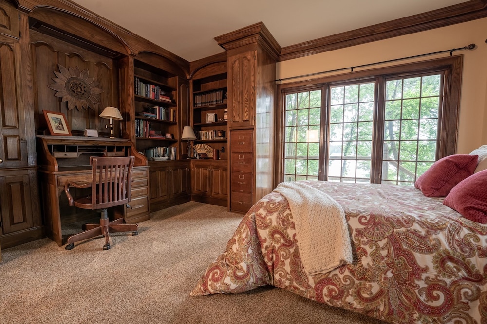 “WaterView” Iconic Gem waterfront property w/ walking trails