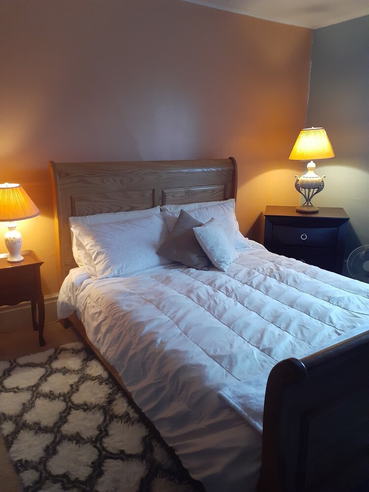 Family in Downtown Brampton. Brampton Vrbo